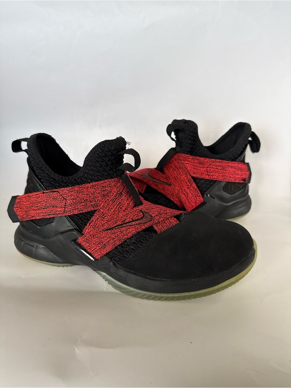 Nike Youth LeBron Soldier 12 'Bred' basketball sneakers in size 7Y (25 cm)